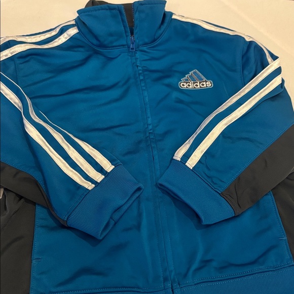 Kids Clothing Bundle with Graphic Tee and Carpenter Jeans - Picture 10 of 10